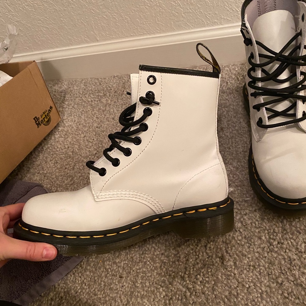 WHITE DR MARTENS - Picture 3 of 3